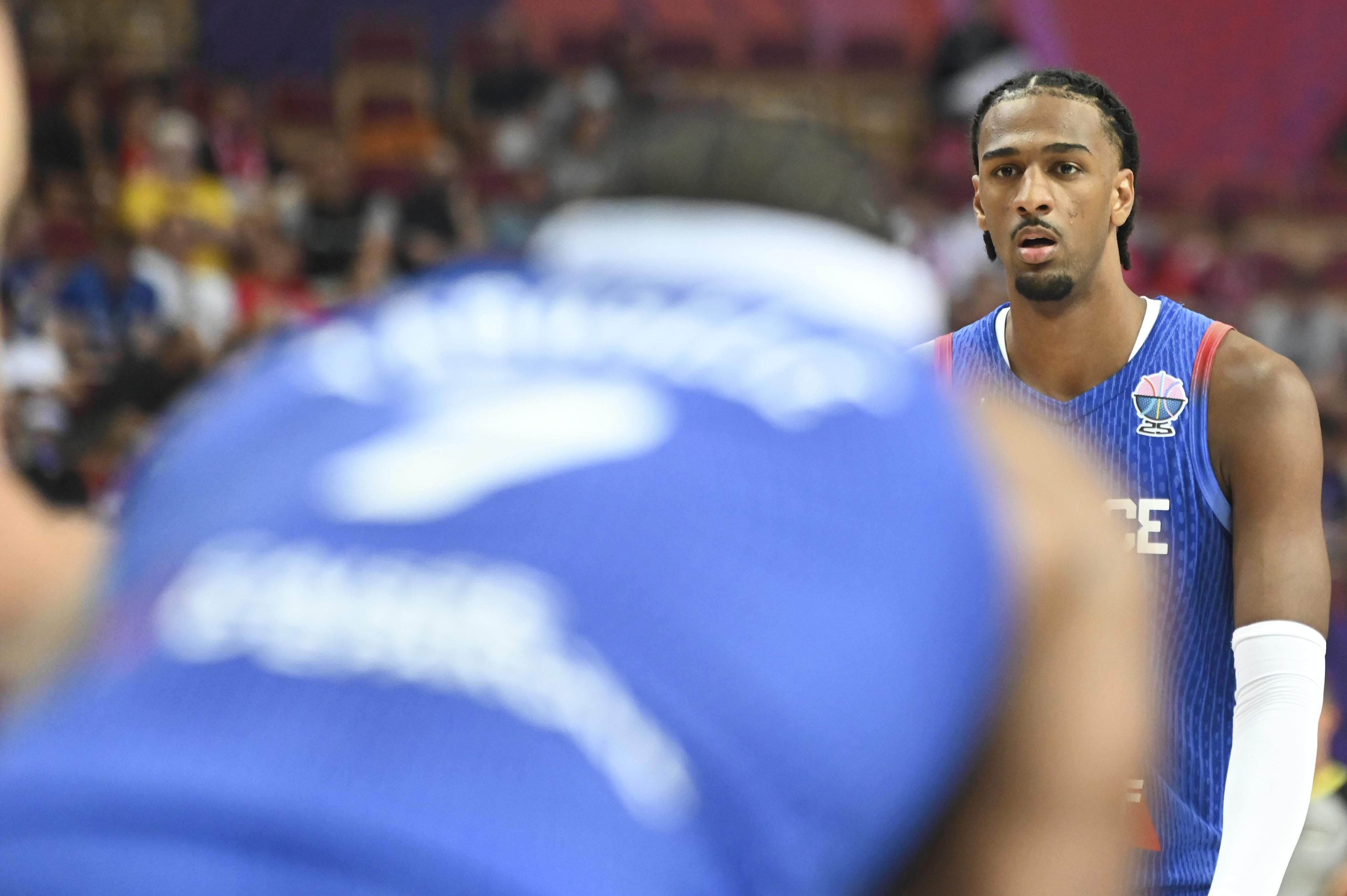 萨尔也有签名鞋！一起看看他在欧锦赛上上脚的签名鞋款